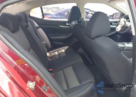 2016 Nissan Maxima 3.5 S z USA, uszkodzony, nr VIN 1N4AA6AP4GC427390